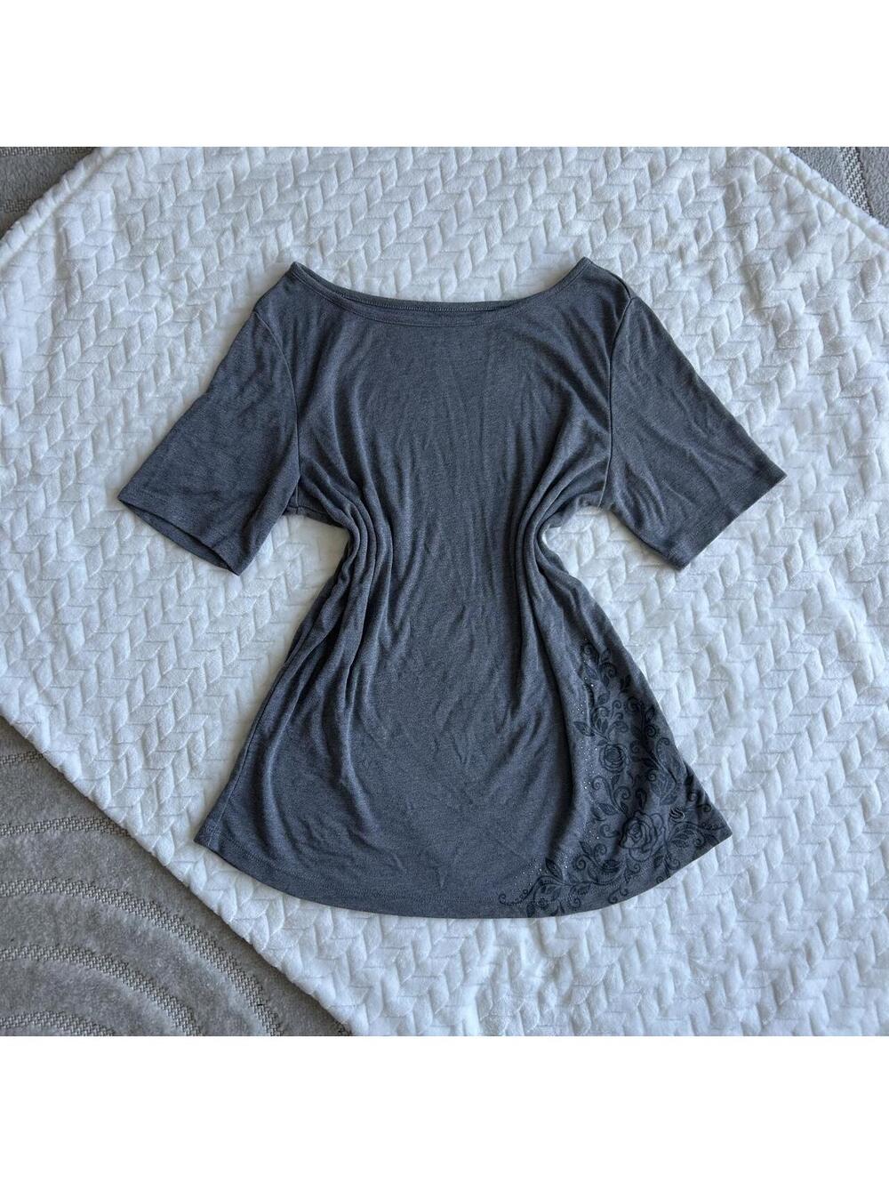 Gray y2k off the shoulder top with black floral embroidery on the hem #y2k